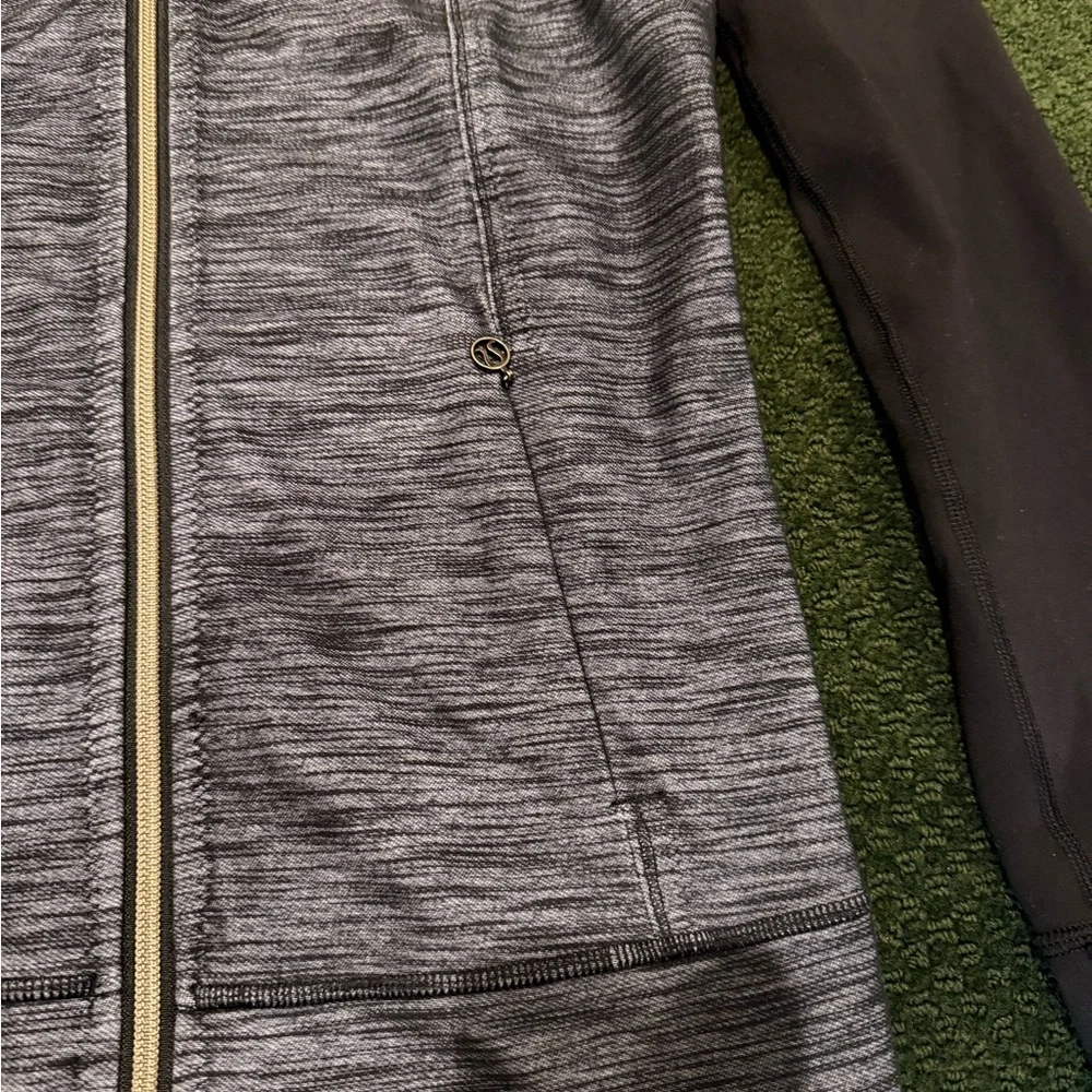 Lululemon Athletica DAILY YOGA JACKET 10 BLACK SLUB DENIM EUC host pick - Picture 7 of 15